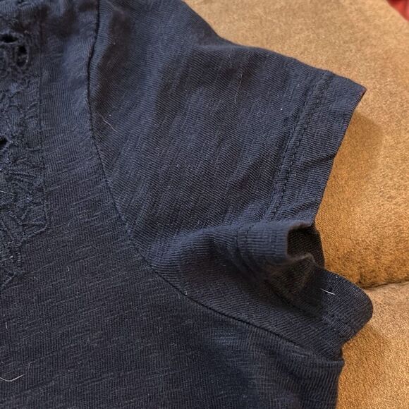 TALBOTS Dark Navy Blue Eyelet Neckline Detail Short Sleeve T-Shirt Top Sz Petite - Picture 3 of 7